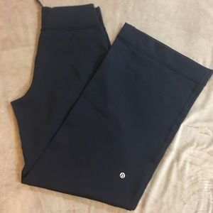 EUC Lululemon Wide Leg Black Still Pant. Size: 6.